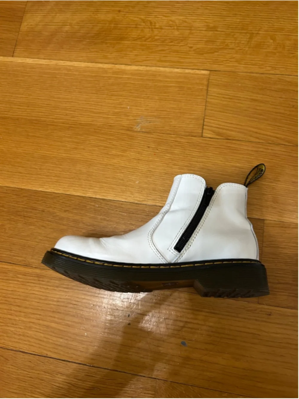 Dr. Marten YOUTH 2976 LEATHER CHELSEA BOOTS